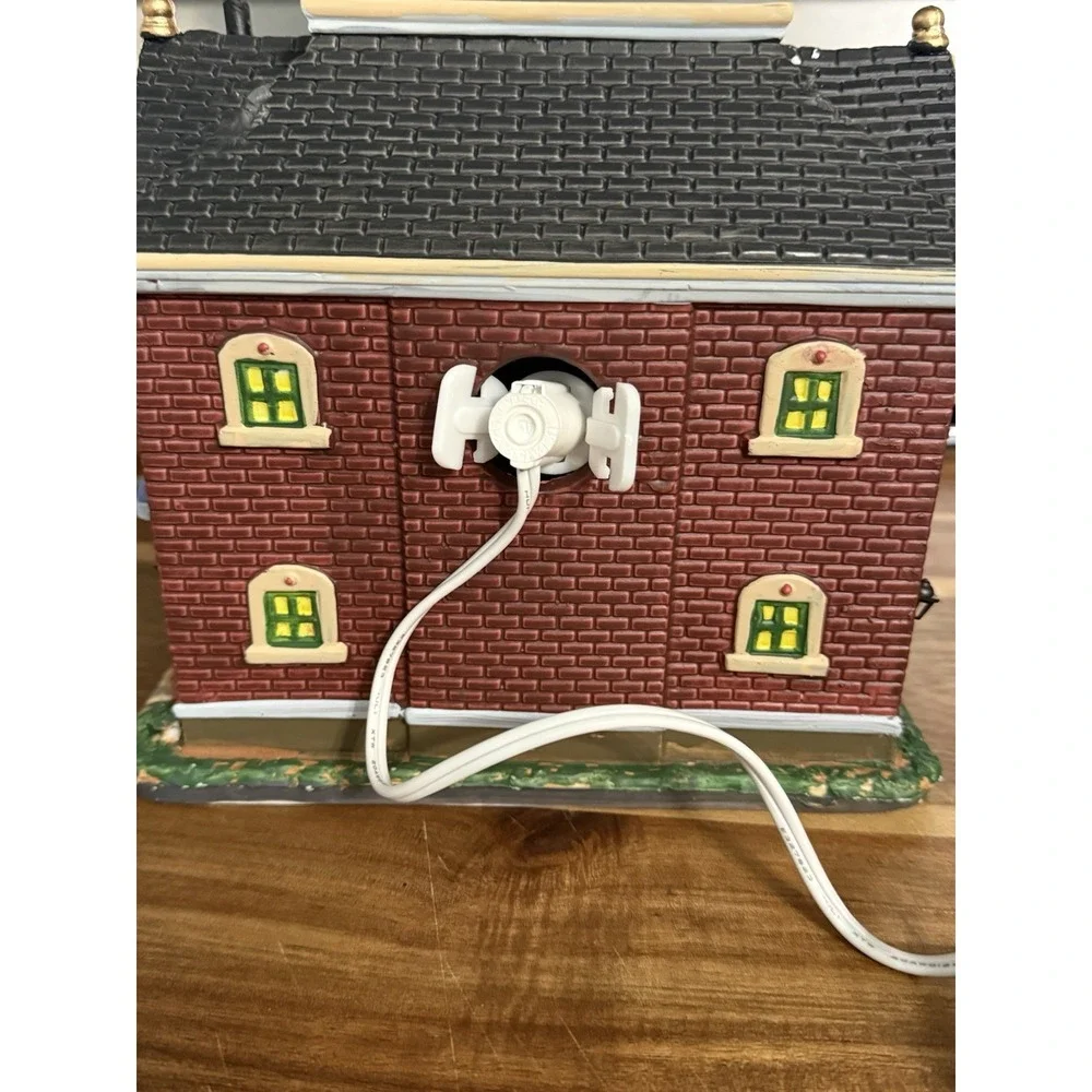 Lemax Coventry Cove Wags N Whiskers Pet Lodge Christmas Village Lighted 2015 Box